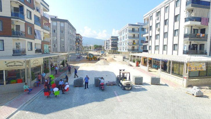 Yunusemre 50. Yıl Mahallesinde yol çalışması yapıyor G4