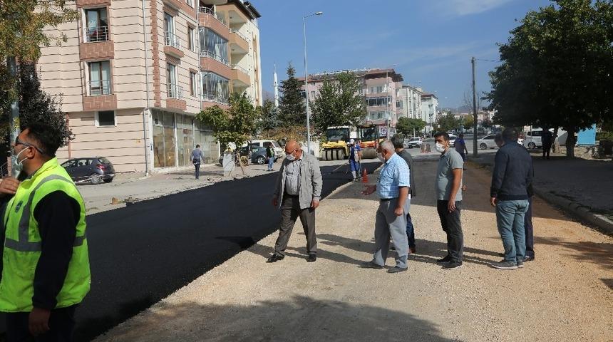 Alparslan Türkeş Caddesi’nde sıcak asfalt serimine başlandı