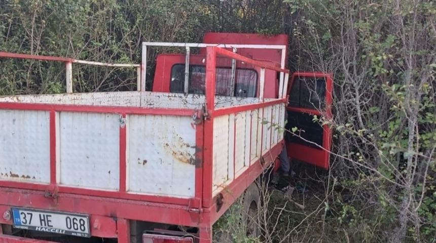 Daday&rsquo;da yoldan &ccedil;ıkan kamyon ağa&ccedil;lık alana girdi: 2 yaralı