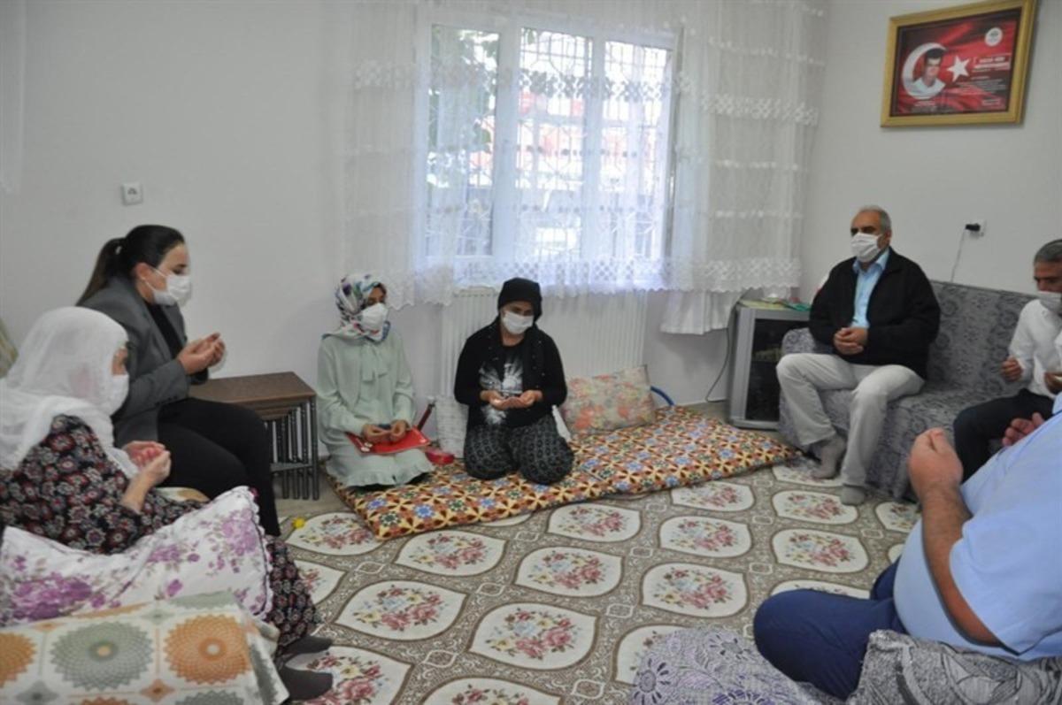Kaymakam Demir şehit ailelerini yalnız bırakmadı