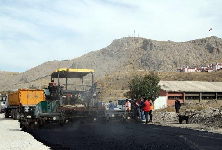 17 yıldır ötelenen Sağlık Sokağı’nda asfalt çalışmaları başladı G4