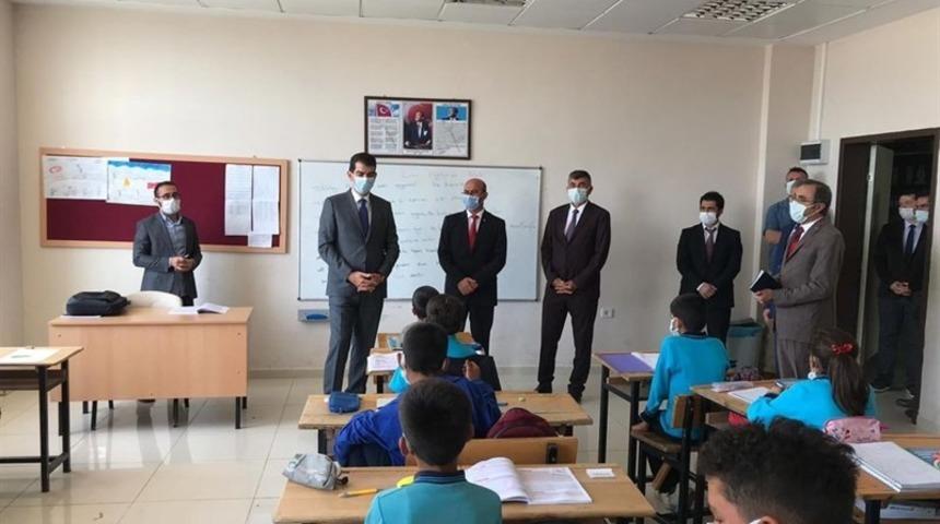 Kaymakam K&ouml;ksal, okulları ziyaret etti