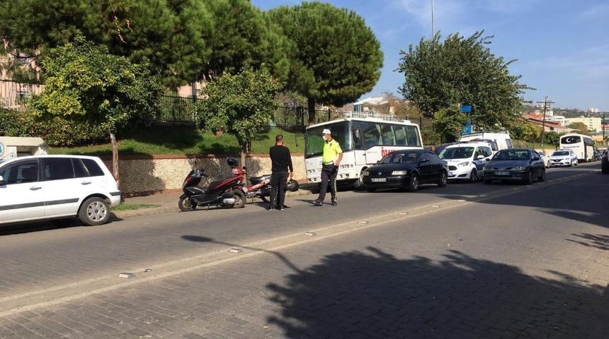 Ticari ara&ccedil; ile motosiklet &ccedil;arpıştı: 1 yaralı