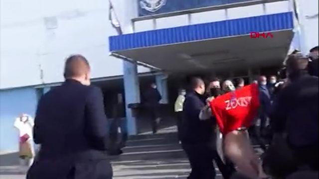FEMEN üyesi kadından Ukrayna lideri Zelenskiy’e çıplak eylem