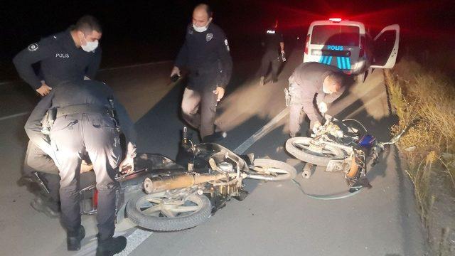 Motorlar hırsızı 2 genç çaldıkları motorlarla polisten kaçamadı