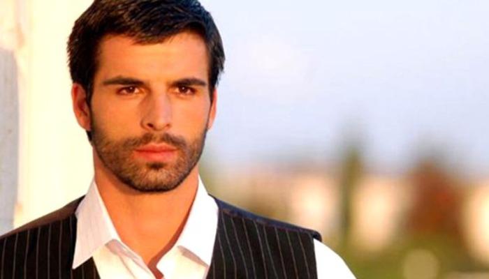 Mehmet Akif Alakurt'tan skandal hareket! Bir elinde sigara diğer elinde içki araba kullandı