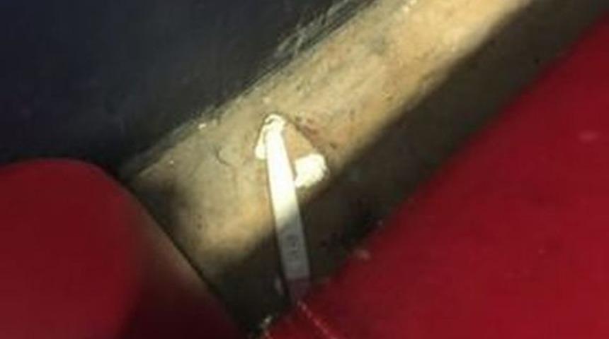 İdrar kokusuna dayanamadı koltuğun altına baktığında hayatının şokunu yaşadı 