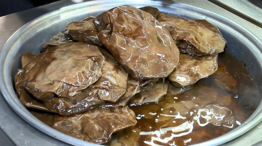 Odun ateşinde 10 saatte pişiyor: Dillere destan kağıt kebabı