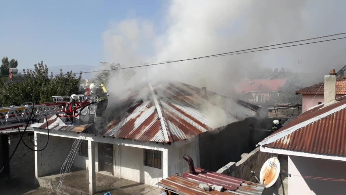 Erzincan&rsquo;da ev yangını