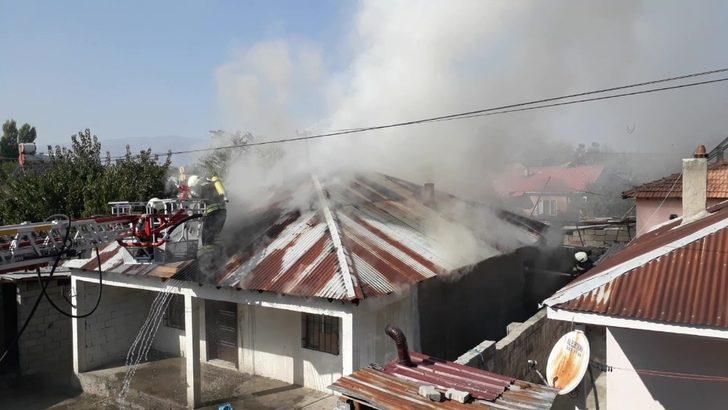 Erzincan’da ev yangını G1
