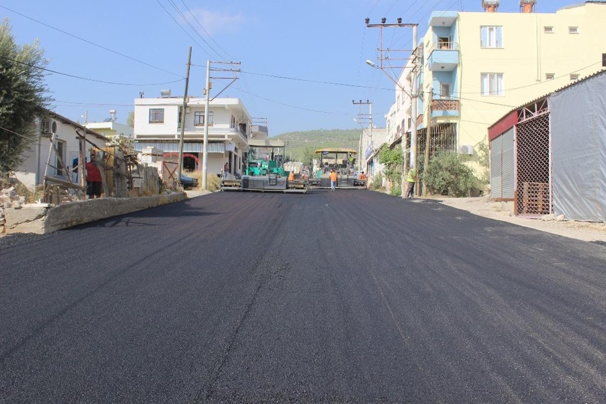 B&uuml;y&uuml;kşehir Belediyesi, Silifke&rsquo;de asfalt &ccedil;alışmalarına devam ediyor