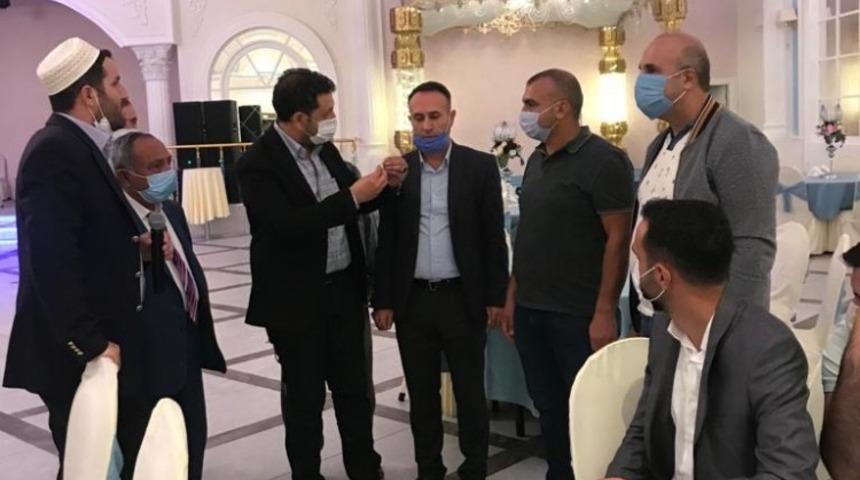 AK Partili Başkan Vekili T&uuml;rkan araya girdi, husumetli iki aile barıştı