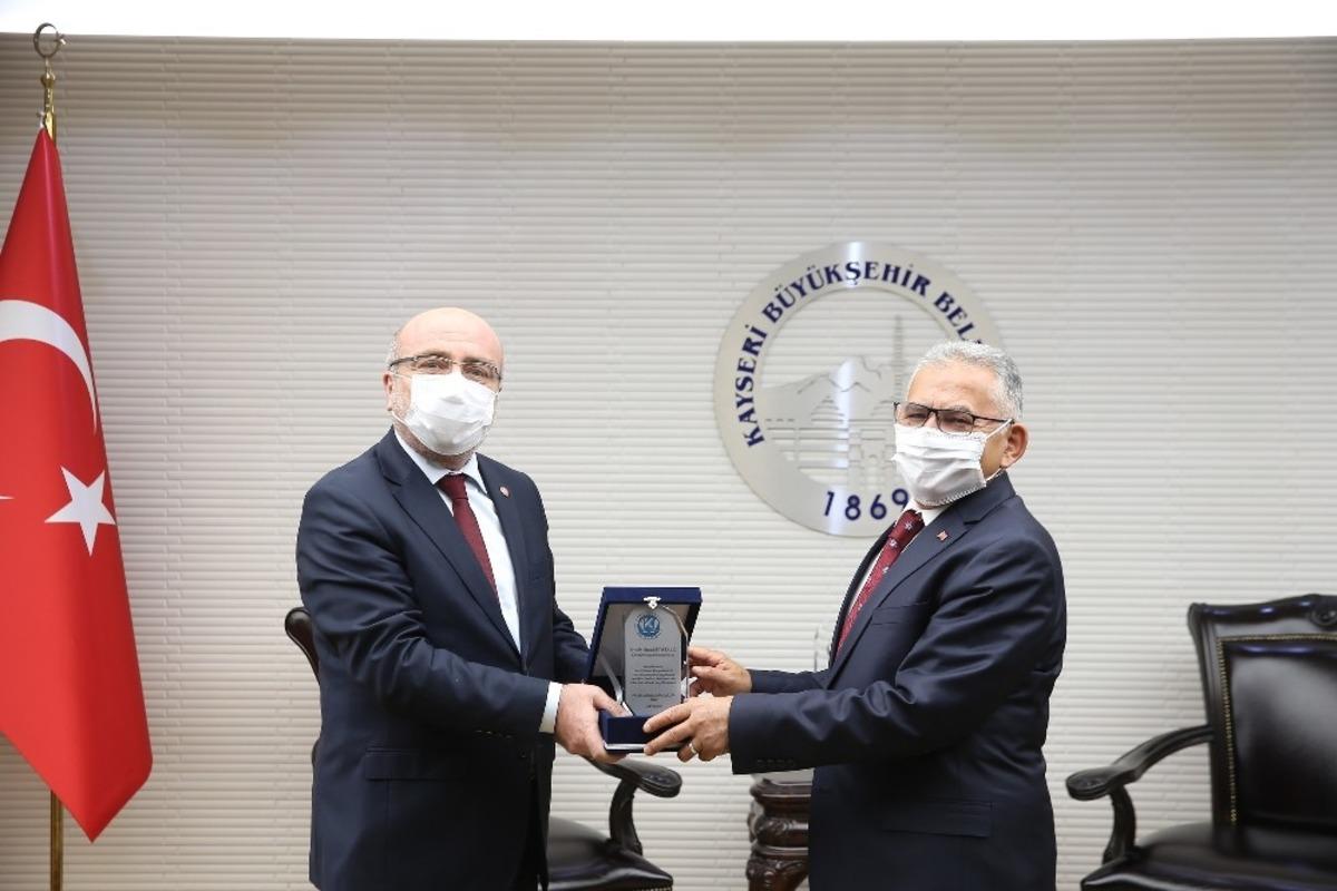 Rekt&ouml;r Karamustafa&rsquo;dan Başkan B&uuml;y&uuml;kkılı&ccedil;&rsquo;a teşekk&uuml;r ziyareti