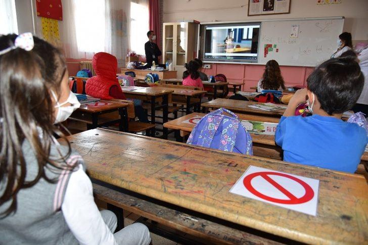 Sağlıkçılardan öğretmen ve öğrencilere korona virüs eğitimi G4