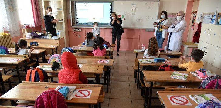 Sağlıkçılardan öğretmen ve öğrencilere korona virüs eğitimi G5