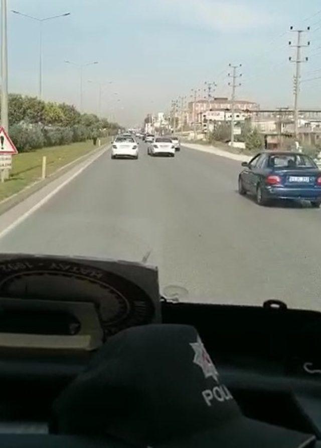 Trafikte makas atarken polis kamerasına yakalandı