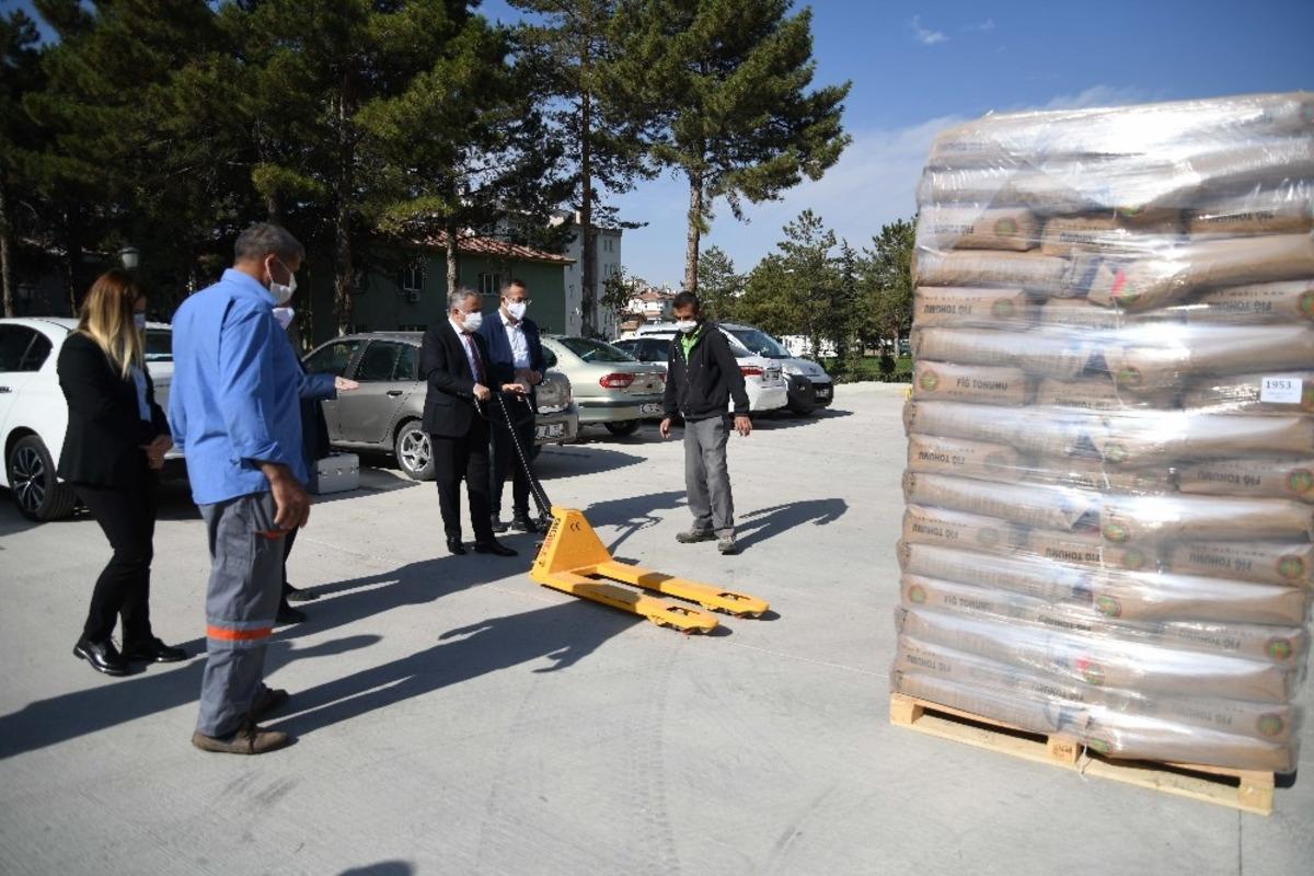 Kayseri&rsquo;de &ccedil;ift&ccedil;ilere Macar fiğ tohumu dağıtıldı