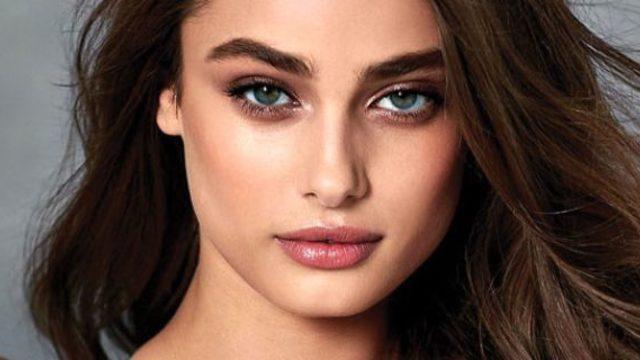 Victoria Secret, yeni meleği Taylor Hill'i tanıttı
