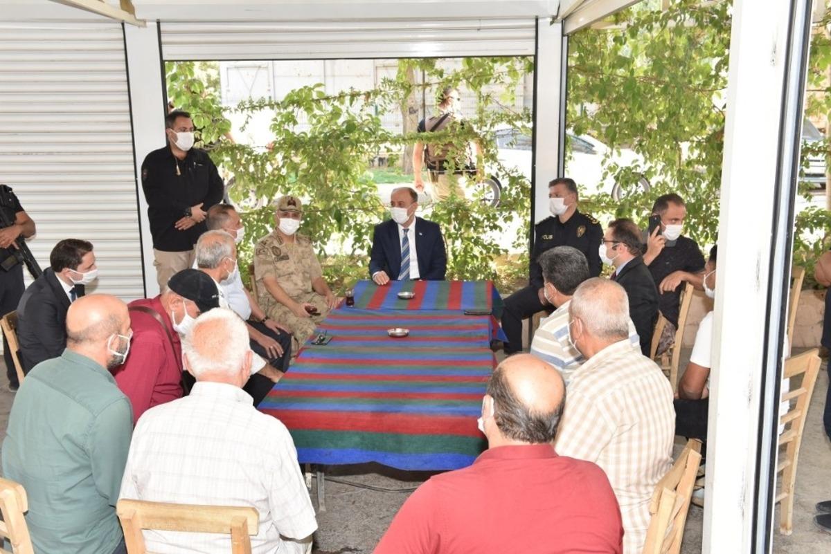 Vali Erin Ceylanpınar halkıyla bira raya geldi