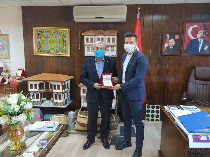 Altınorduspor Spor Dış Sportif Etkinlikler Direktörü Korkmaz’dan Başkan Şahin’e ziyaret G1