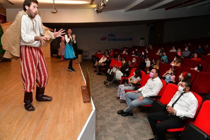 Çiğli Belediyesinden "sosyal mesafeli" tiyatro G3