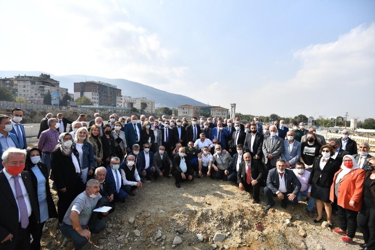 Osmangazili muhtarlar Bursa&rsquo;nın en b&uuml;y&uuml;k meydanında