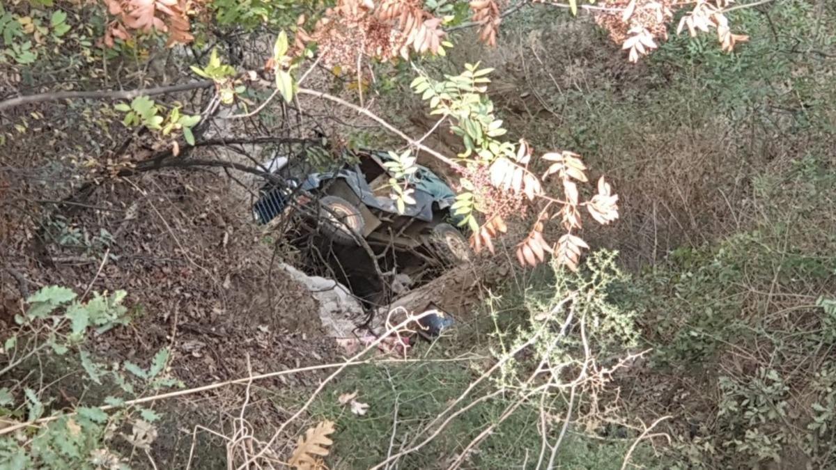 Freni patlayan ara&ccedil; u&ccedil;uruma yuvarlandı: 1 &ouml;l&uuml;