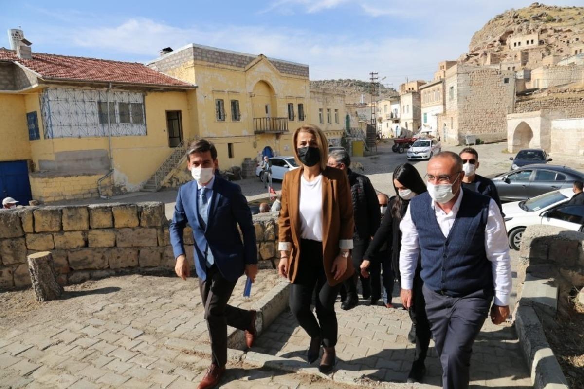 Vali Becel, &Uuml;rg&uuml;p il&ccedil;esine bağlı k&ouml;yleri ziyaret etti