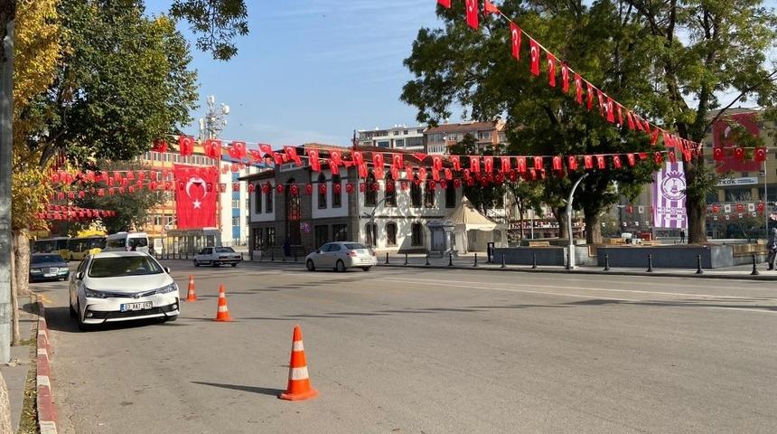 Afyonkarahisar T&uuml;rk bayraklarıyla donatıldı