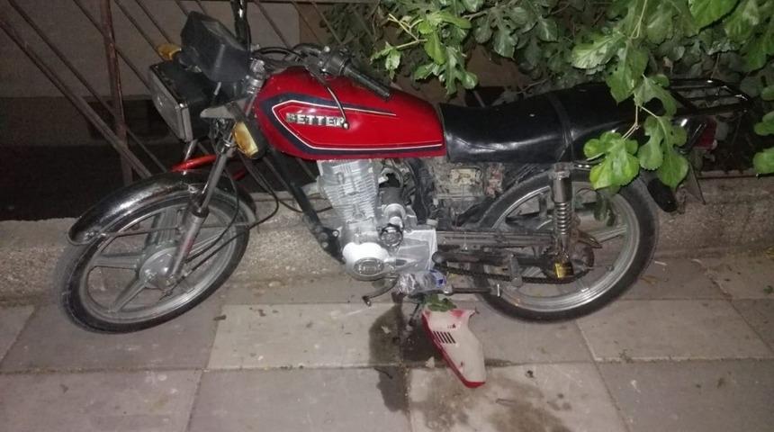 Ak&uuml; hırsızları su&ccedil;&uuml;st&uuml; yakalandı