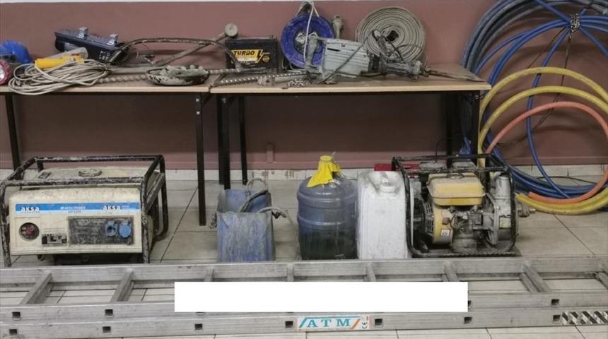 Karab&uuml;k'te ka&ccedil;ak kazı yapan 4 kişi su&ccedil;&uuml;st&uuml; yakalandı