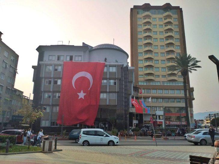 Nazilli Belediyesi’nden bayrak açıklaması; "Sorumlularla ilgili en sert yaptırım uygulanacak" G2