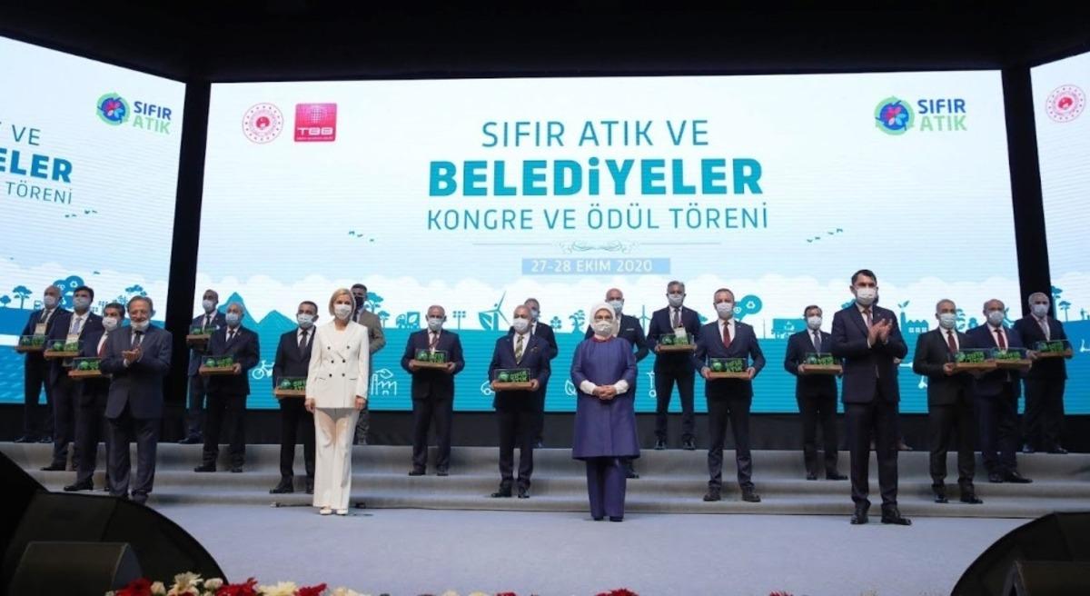 Başkan B&uuml;y&uuml;kg&ouml;z&rsquo;&uuml;n &ccedil;evre projesi ile Emine Erdoğan&rsquo;dan &ouml;d&uuml;l aldı