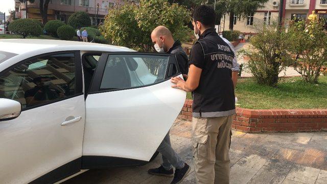 Oto tamirhanesine yapılan baskında yarım kiloya yakın esrar ele ge&ccedil;irildi 1