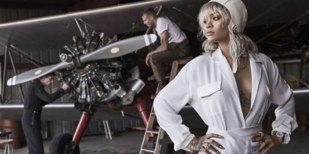 Rihanna'dan b&uuml;y&uuml;leyen pozlar!