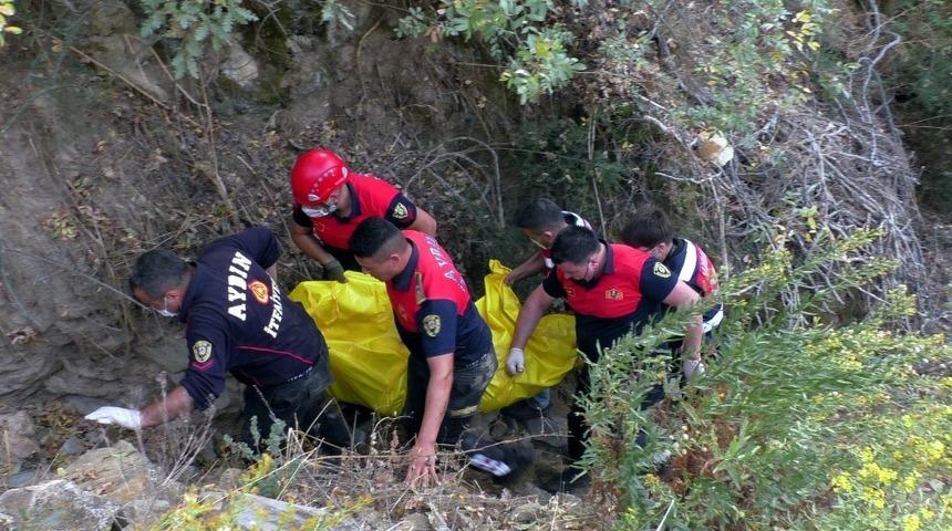 Aydın'da freni patlayan aracın sürücüsü eşi ve oğlunun önünde uçuruma yuvarlandı