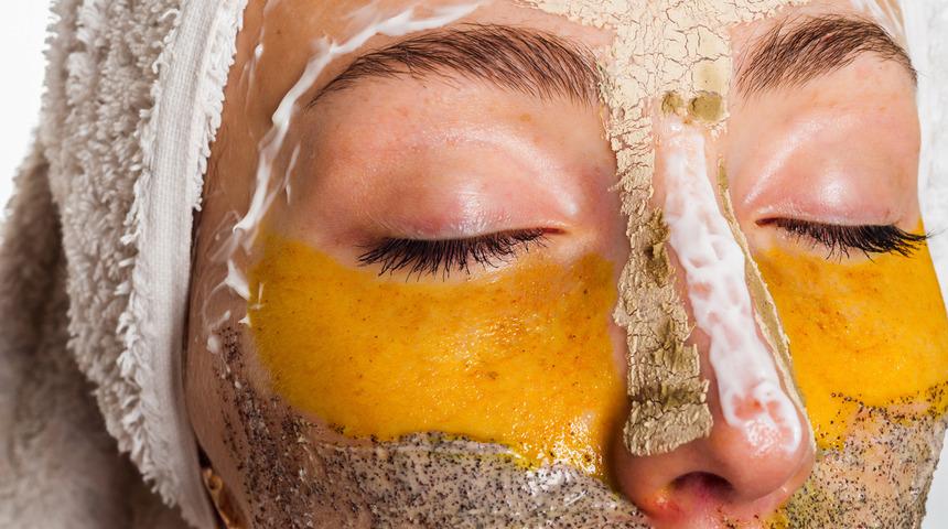 Botoks etkisi yaratarak 5 yaş gençleştiriyor! Bal, zeytinyağı...