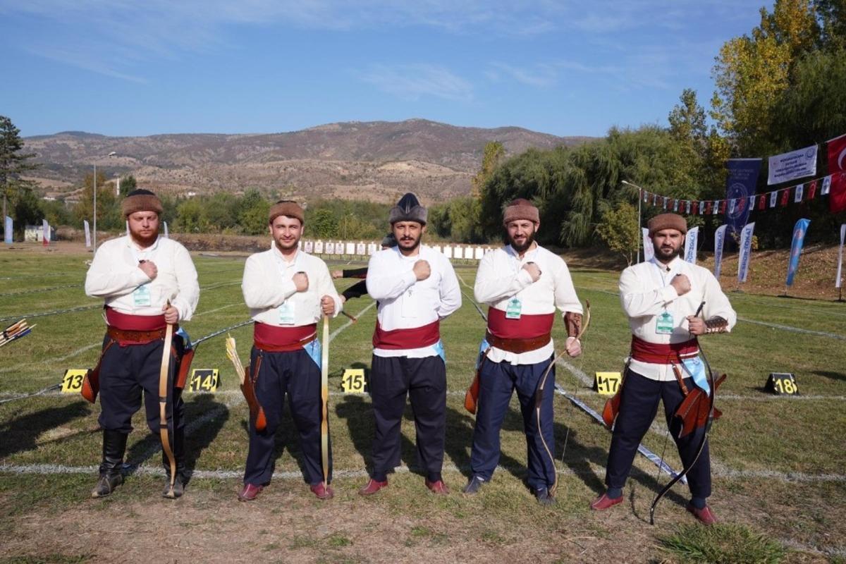 Bayburt &Uuml;niversitesi Gen&ccedil;lik ve Spor Kul&uuml;b&uuml; kemankeşleri oklarını zafere fırlattı