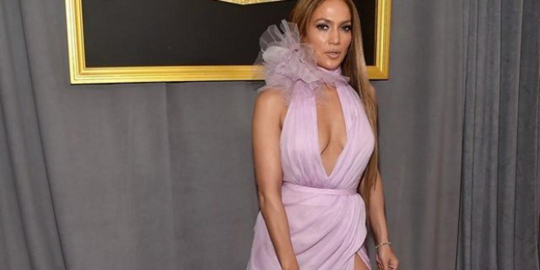 2017 Grammy &Ouml;d&uuml;l T&ouml;reni kırmızı halı şıklığı