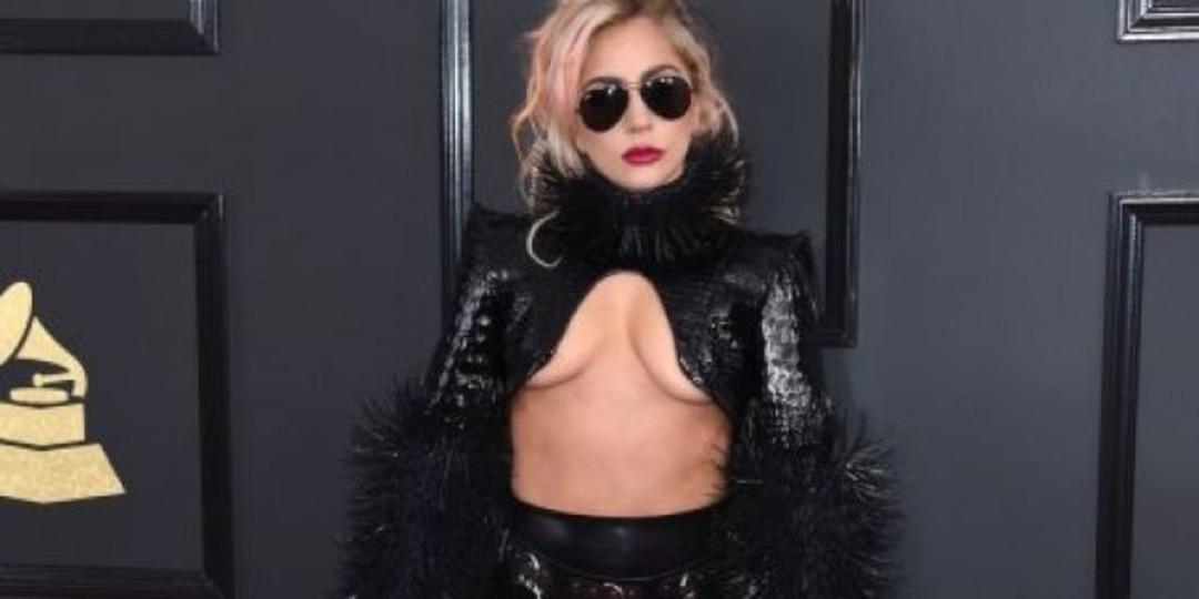 Grammy t&ouml;renine bu kıyafetle geldi!