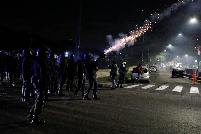 Roma da virüs önlemlerine olaylı protesto 3