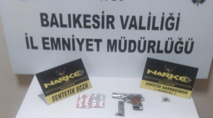 Balıkesir’de polis 31 aranan şahsı yakaladı
