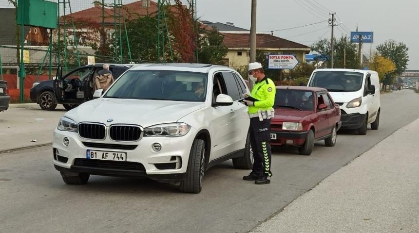D&uuml;zce&rsquo;de artan trafik kazaları ekipleri harekete ge&ccedil;irdi