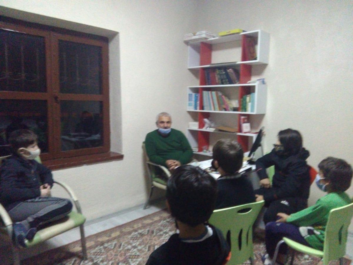 D&uuml;zceli gen&ccedil;ler, m&uuml;ft&uuml;l&uuml;ğ&uuml;n programında bir araya geldi