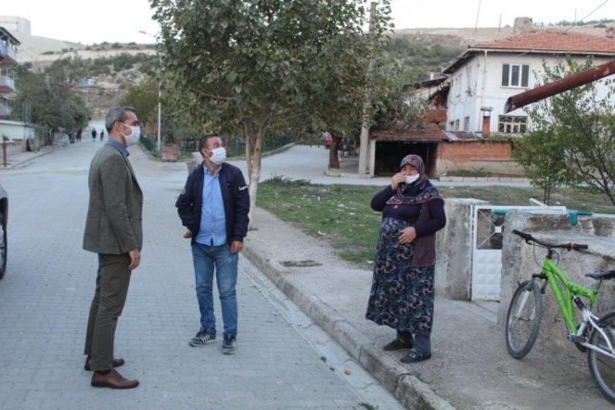 Mahalle ziyaretleri yapıp vatandaşları Korona vir&uuml;s konusunda uyardı