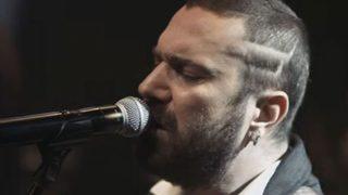 Halil Sezai'den 'Hayır' şarkısı