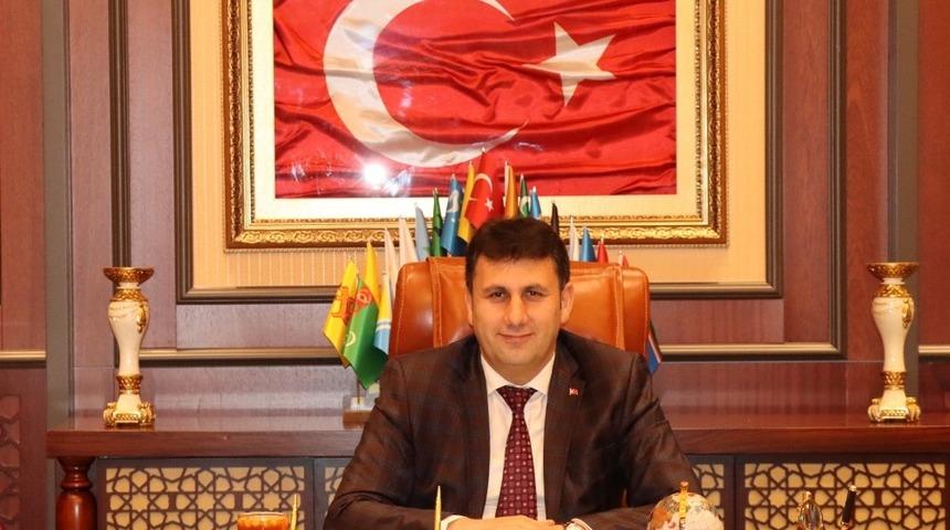 &Ccedil;at Belediye Başkanı Melik Yaşar&rsquo;dan  Mevlit Kandili ve Cumhuriyet Bayramı mesajı