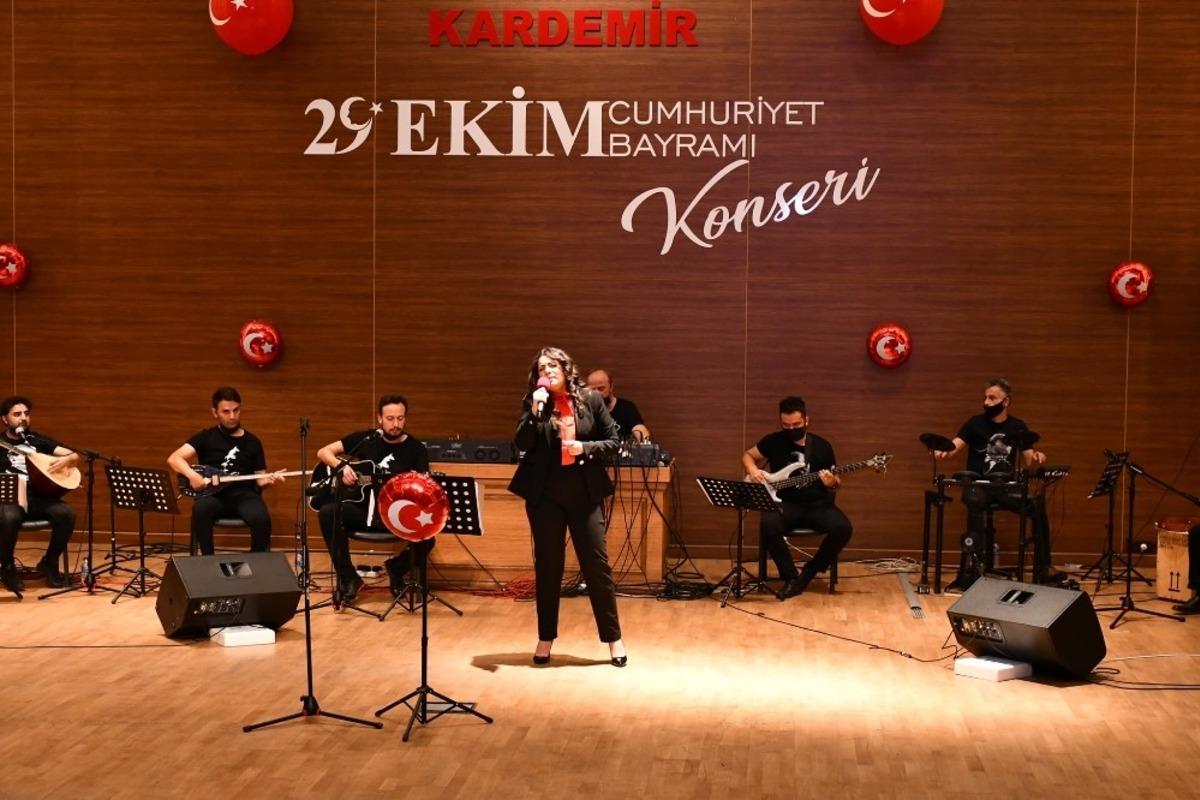 Cumhuriyet konserini KARDEMİR iş&ccedil;ileri verdi