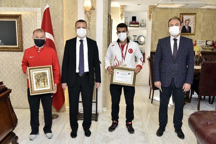 Katıldığı ilk uluslararası yarışmada Balkan Şampiyonu oldu G3