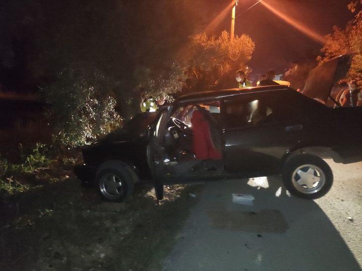 Otomobil zeytin ağacına çarptı: 1 ağır yaralı G4